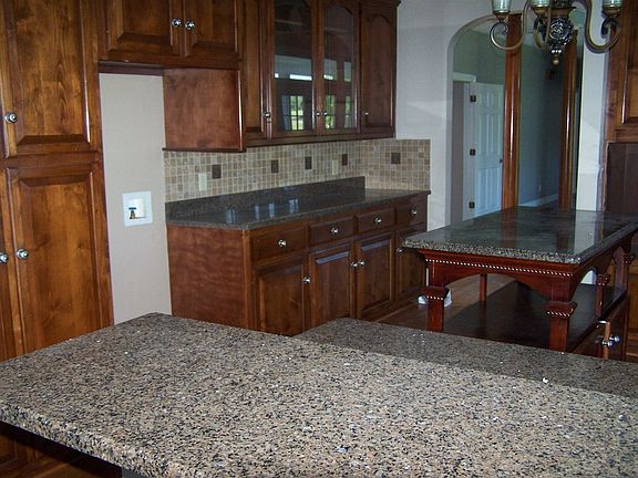 4th image of 176 Fox Ridge Rd