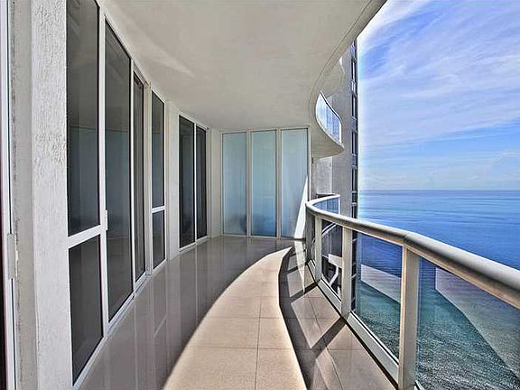 3rd image of 15901 Collins Ave APT 2507