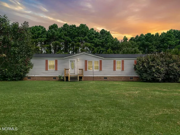 3206 Fountaintown Road, Chinquapin, NC 28521