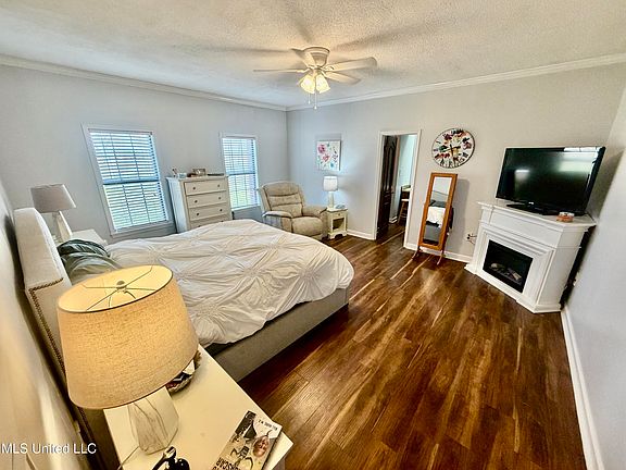 5th image of 407 Juniper Ln