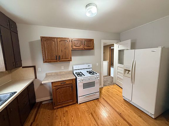 3rd image of 409 Harvard St