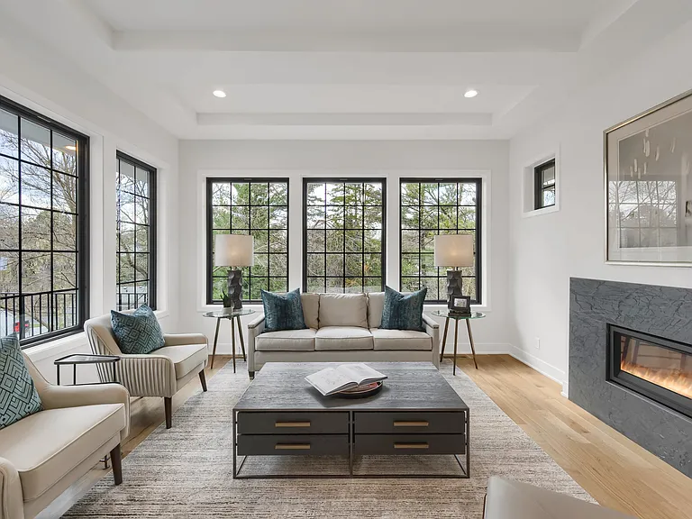 Great Room w Fireplace