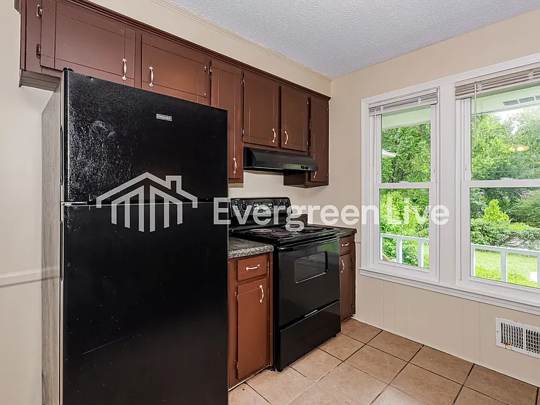 3301 Padgett Rd — Photo 6