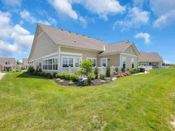 614 Newport Ln, Hebron, OH 43025