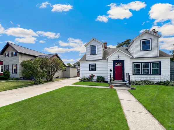 1343 Prescott St, Marinette, WI 54143