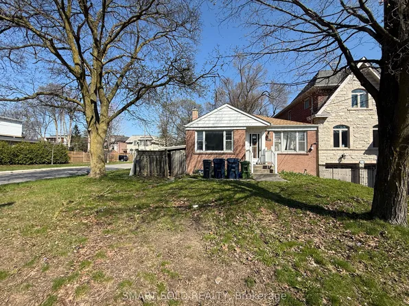 204 Cameron Ave, Toronto, ON M2N 1E5