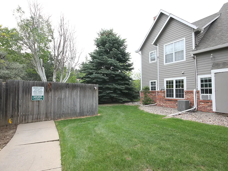 2109 Troy Ct — Photo 2