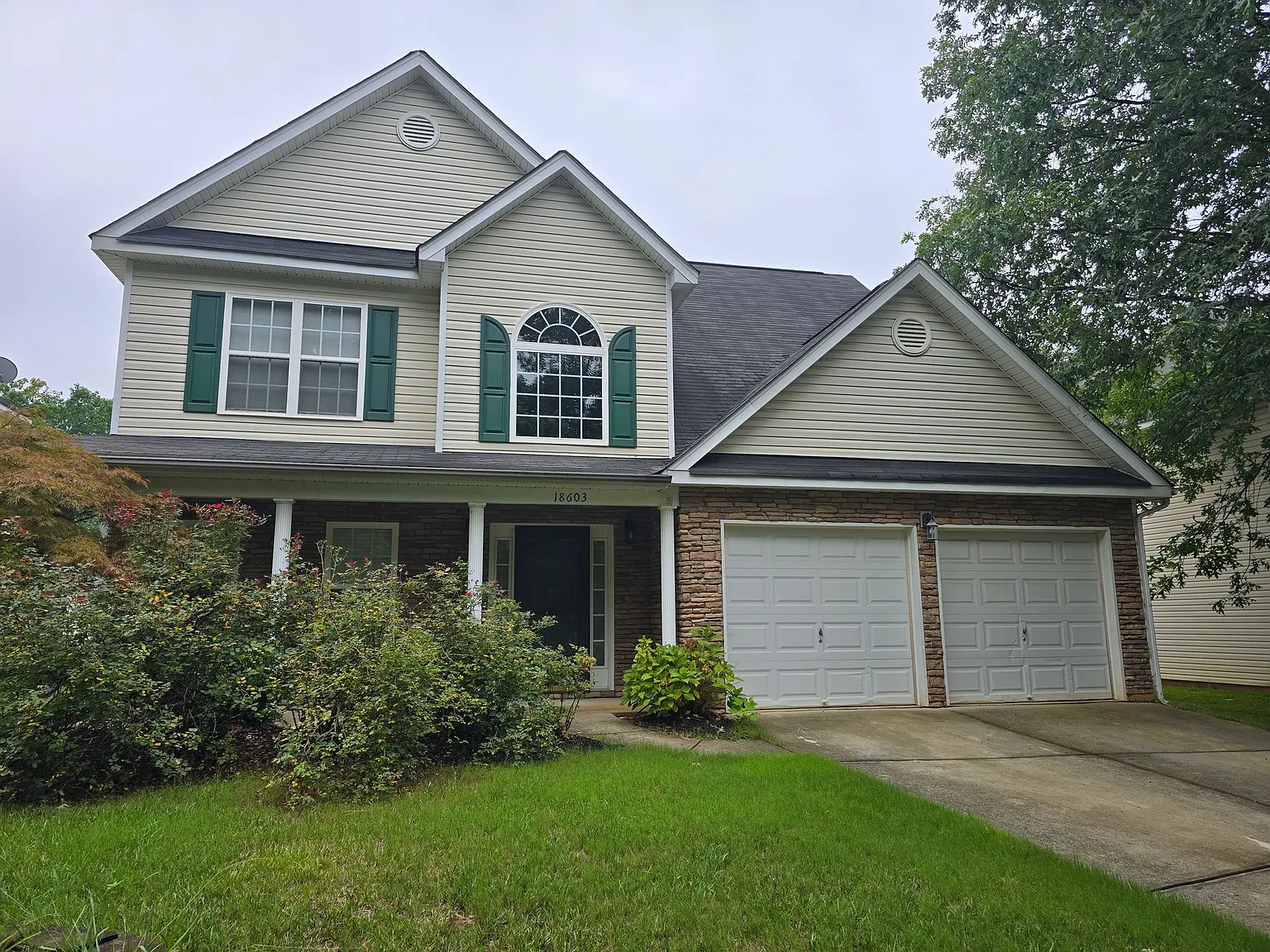 4 bed, 2.5 bath, 2127 sqft, $2,450 — Photo 1