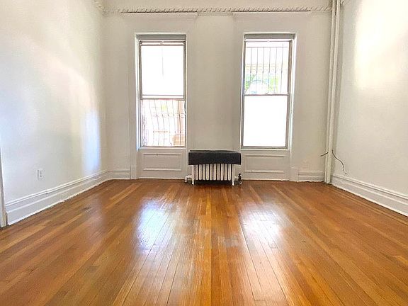 3rd image of 324 Park Pl APT 1
