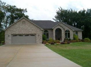 1814 Valleyridge Ln, Dixon, IL 61021