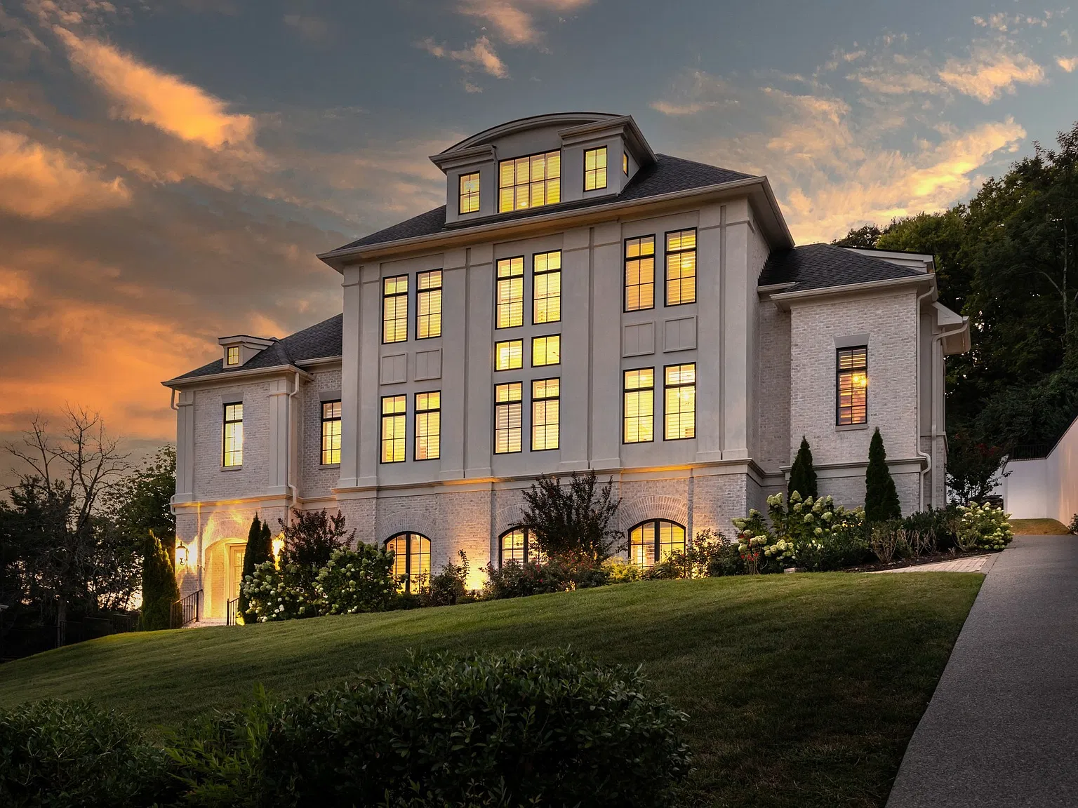 5 bed, 6.5 bath, 7414 sqft, $12,000 — Photo 3