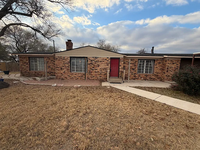 3408 Upland Ave — Photo 2