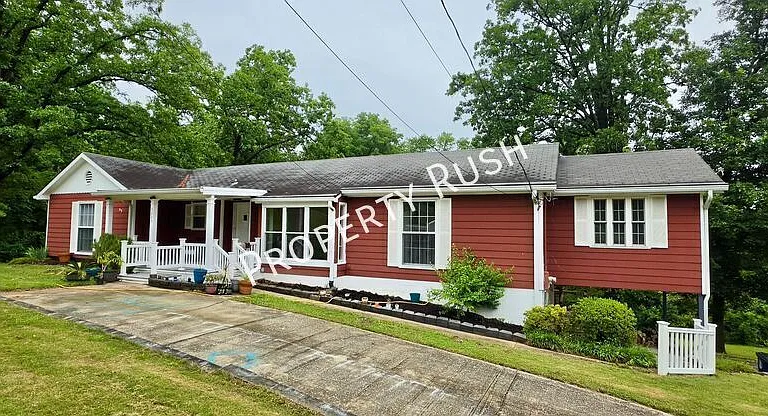3229 Westonia Dr — Photo 1