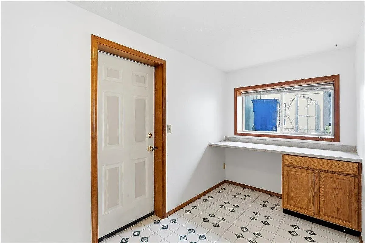 3 bed, 2228 sqft, $2,600 — Photo 1