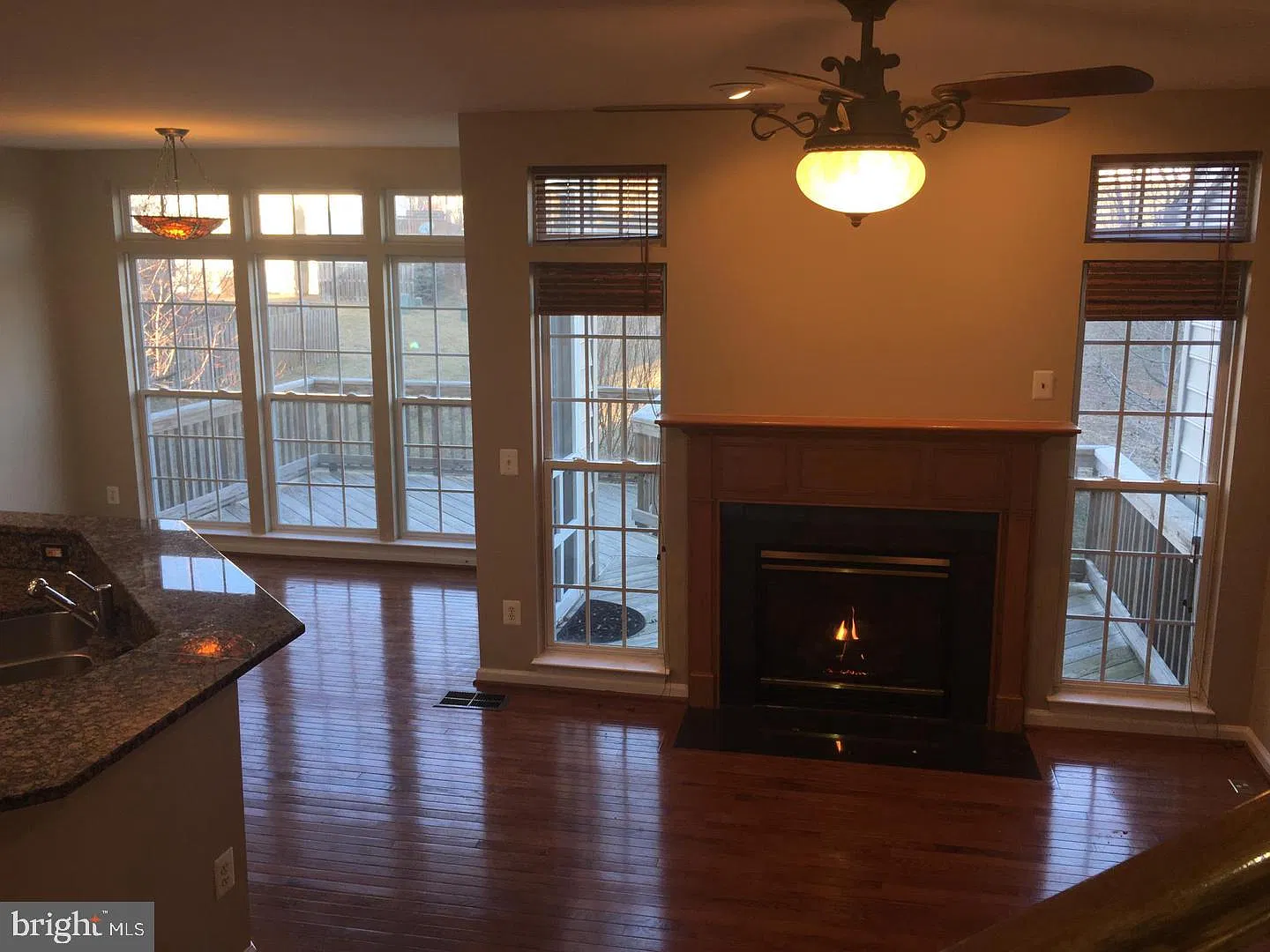 3 bed, 3.5 bath, 2590 sqft, $2,975 — Photo 4