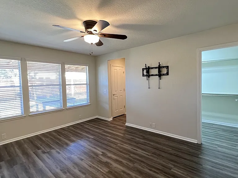 10909 Charreada Trl — Photo 23