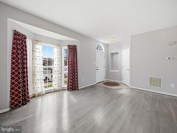 3rd image of 5126 McLauren Ln