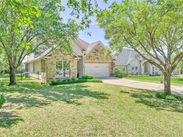 4300 Willowick Dr, Bryan, TX 77802