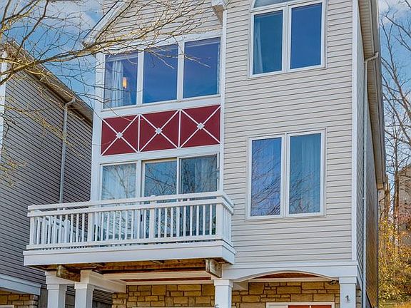 2nd image of 572 Empress Ave