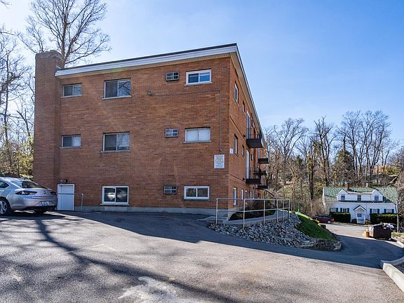 3rd image of 4000 Ledgewood Dr APT 1