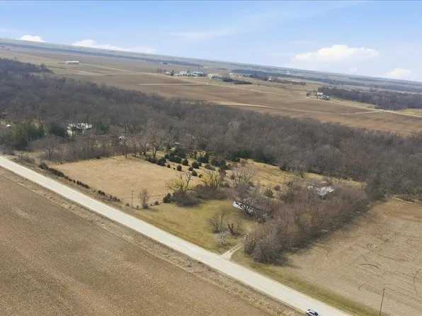 1077 Butler Ave, Fairbank, IA 50629