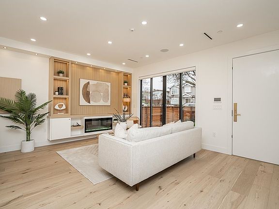 5th image of 150 E 51st Ave #1