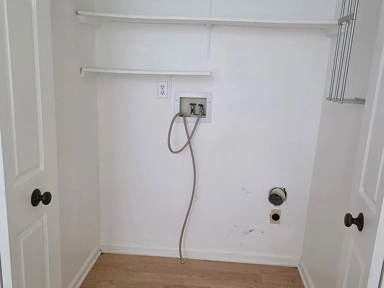 131 Freedom Ct — Photo 9