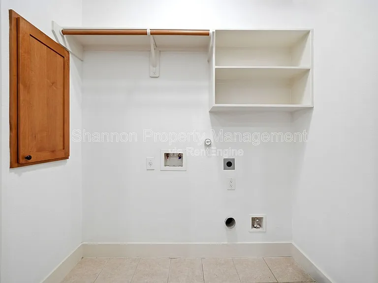 2323 Sperber Ln — Photo 34