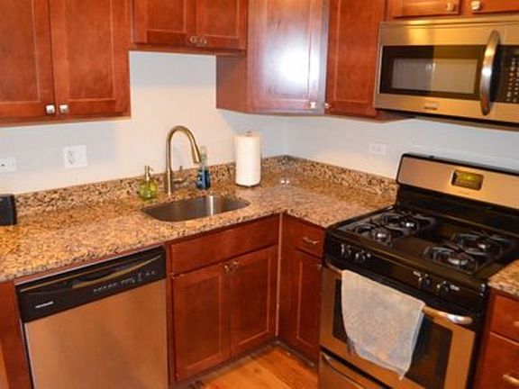 2nd image of 1009 N Winchester Ave APT 1