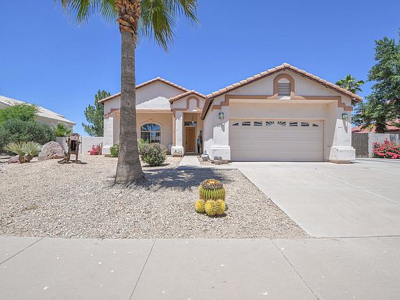 4th image of 556 W Casa Grande Lakes Blvd N