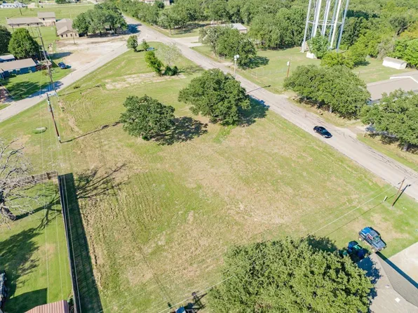 407 Legendary Ln, Mabank, TX 75156