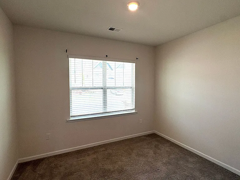 130 Fenwick Dr — Photo 4