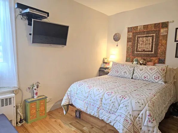 202 Seeley Street image 5 of 25