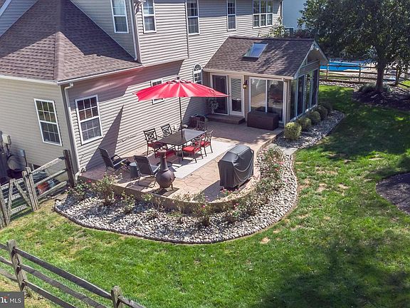 2nd image of 14 Deerborne Trl