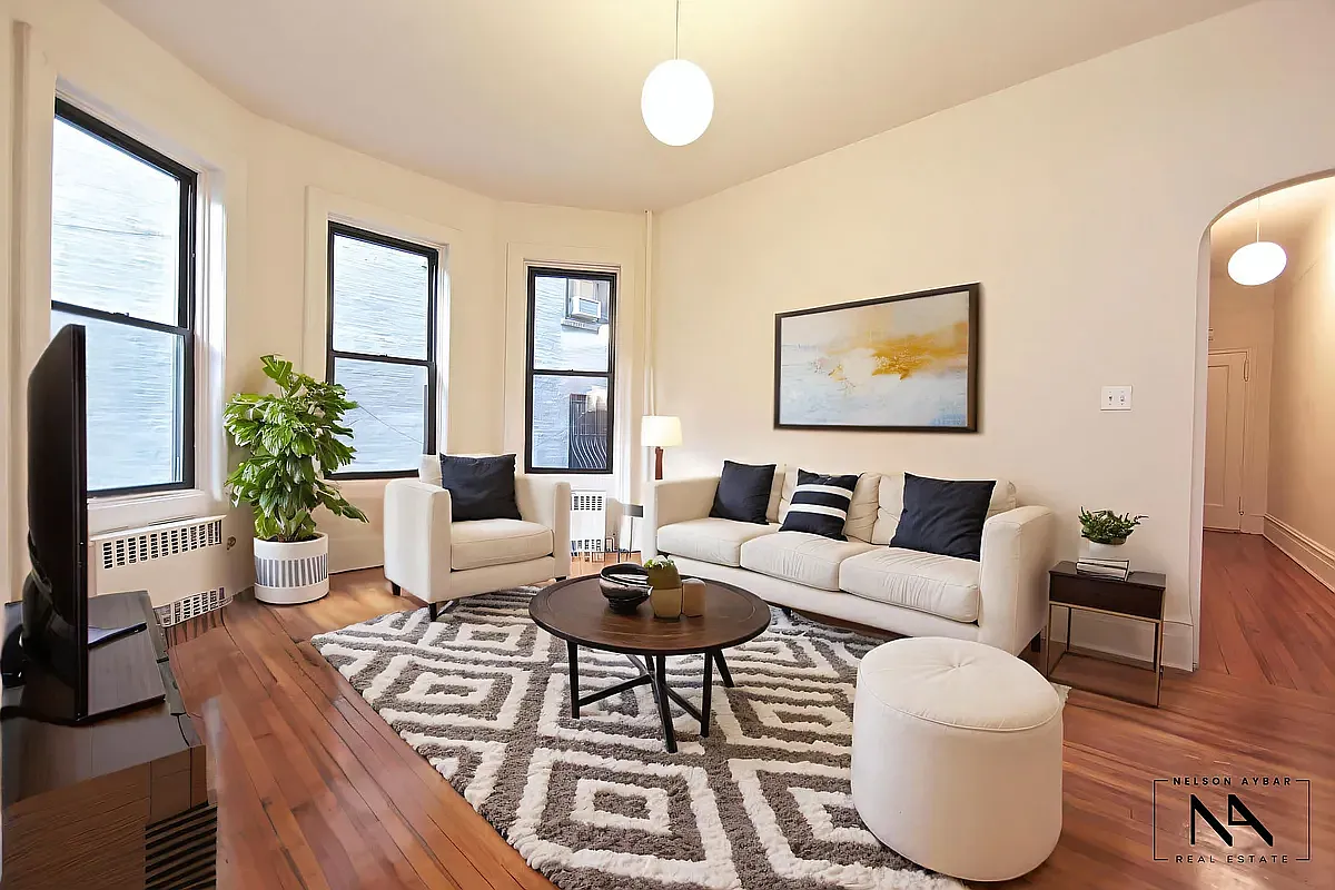 886 Union Street — Photo 2
