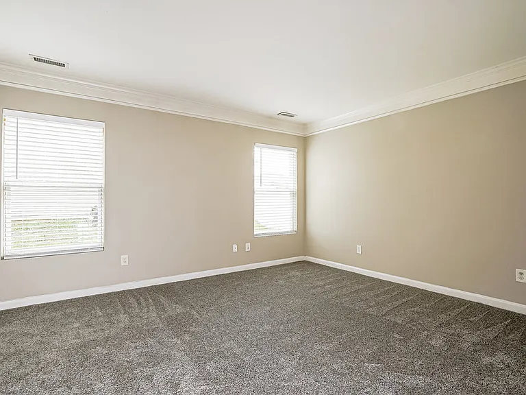 535 Kerriann Ln — Photo 9