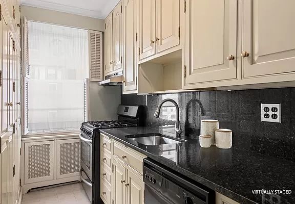 5th image of 12 Beekman Pl APT 9F