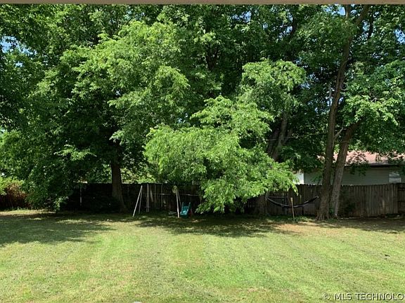 5th image of 524 E Fort Worth Dr