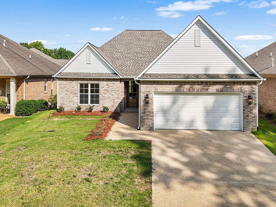 1st image of 165 Village Lake Dr