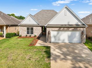 165 Village Lake Dr, Tupelo, MS 38801