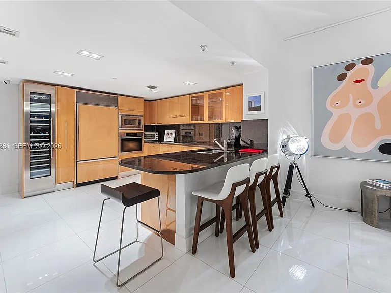 6801 Collins Ave — Photo 9