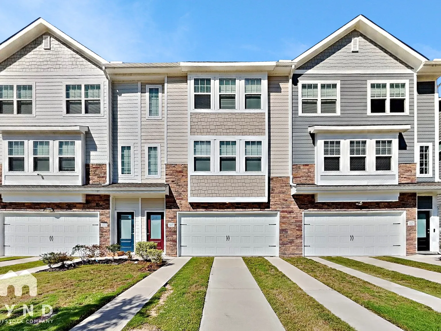 3 bed, 2.5 bath, 2000 sqft, $2,010 — Photo 1