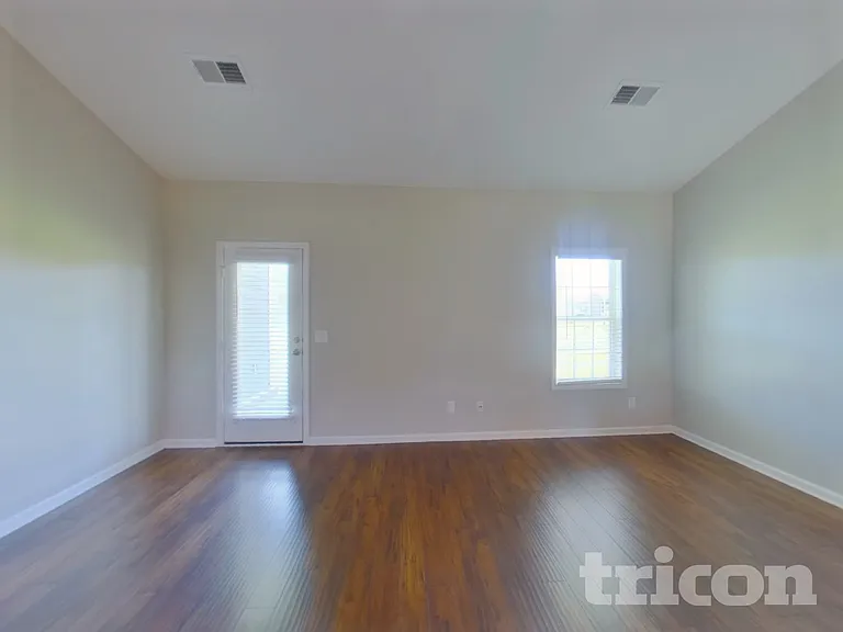820 Ellyson Dr — Photo 4