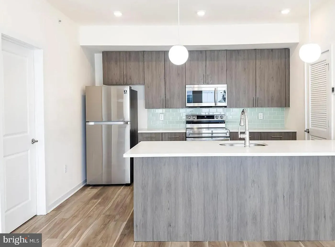 2 bed, $1,795 — Photo 2
