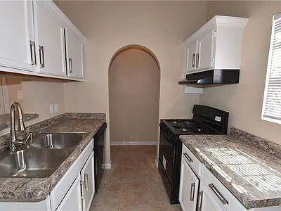 3 bed, 1399 sqft, $1,600 — Photo 3