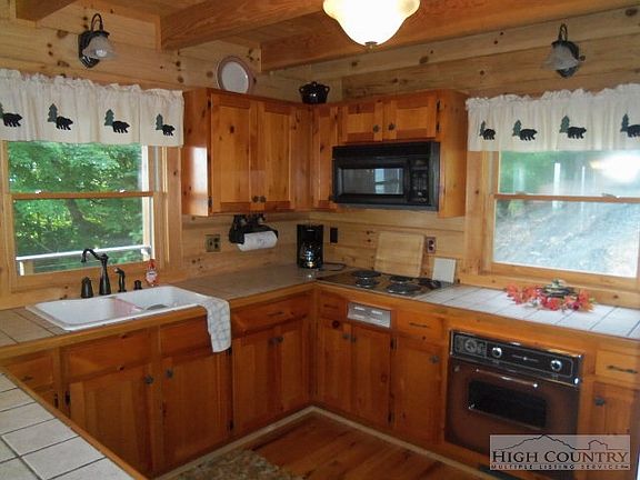 3rd image of 435 Pinnacle Drive