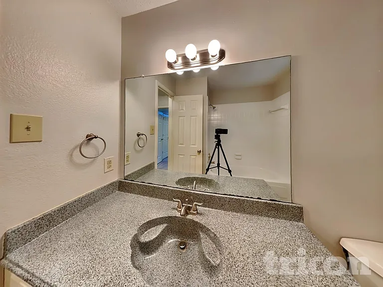 2851 Linden Ln — Photo 16