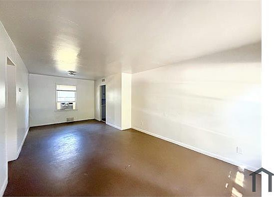 3rd image of 4324 N Iroquois Ave