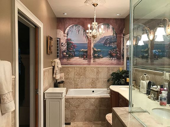 Mbath custom mural jet tub