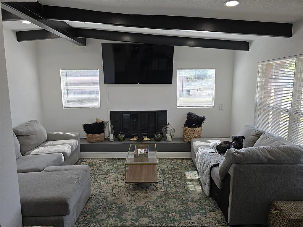 3 bed, 1.0 bath, 1152 sqft, $2,695 — Photo 4
